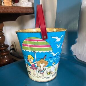 VINTAGE J CHEIN 1960's TIN LITHO SAND PAIL BEACH DAY SEAGULLS BEACH UMBRELLA